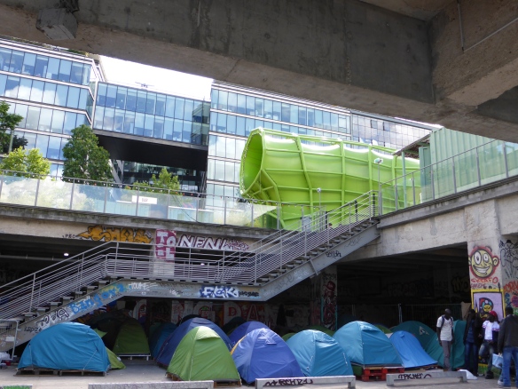 Improvisiertes Flüchtlingscamp an der Seine, Paris, 13e
